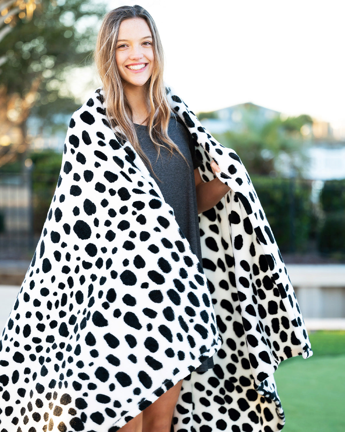 Red and white polka dot online blanket